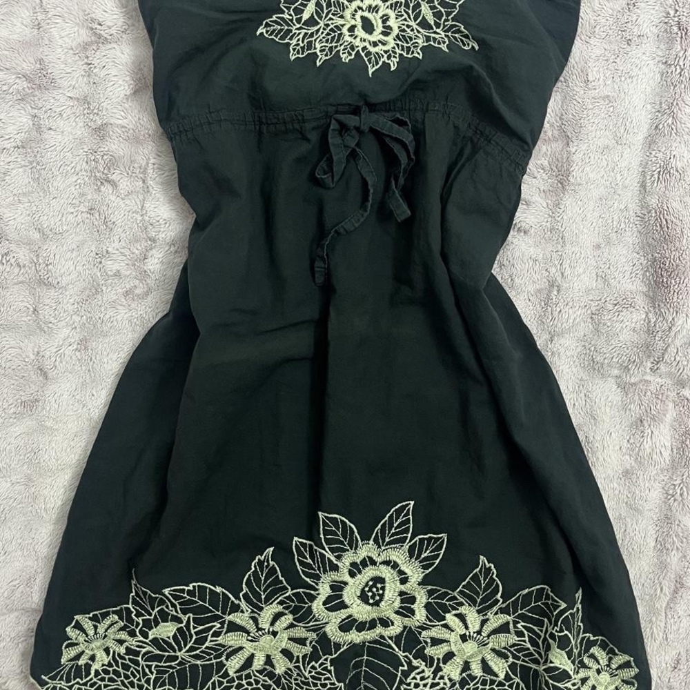 Vintage y2k black tube top dress with adorable embroidered white floral design